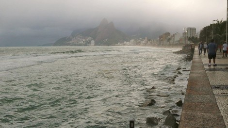 Neurje, ki je prizadelo Rio de Janeiro, terjalo najmanj 10 žrtev