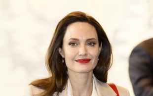 Je Angelina Jolie res zaljubljena? Srce naj bi ji ogrel poročen moški!