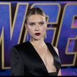Scarlett Johansson pokazala zaročni prstan, vreden skoraj pol milijona dolarjev!