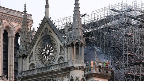 Požar v pariški katedrali Notre Dame pogašen, Francozi obljubljajo donacije!