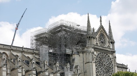 Katedralo Notre-Dame bi po prenovi lahko krasil sodobno zasnovan stolpič