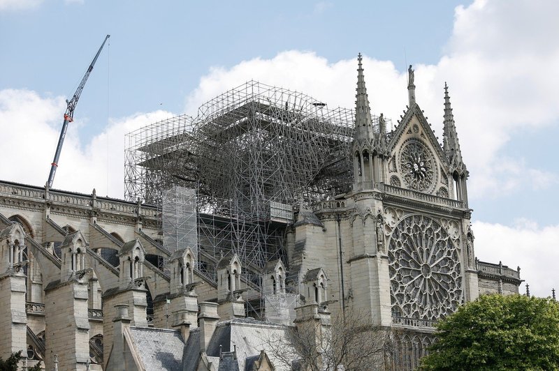 Katedralo Notre-Dame bi po prenovi lahko krasil sodobno zasnovan stolpič (foto: Profimedia)