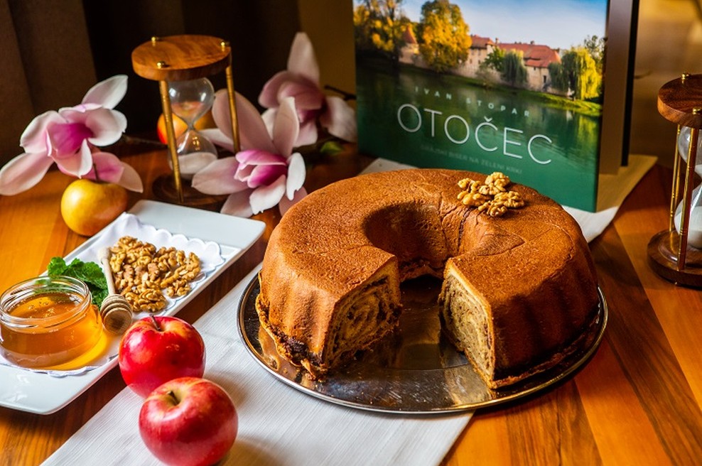 Na 3. Festivalu velikonočne potice slavila Podbreška potica s suhimi tepkami (foto: Otočec/Festival potice Press)