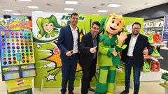 Zmagovalna Jolly trojica: Nejc Slokan, vodja marketinga in komunikacij za Slovenijo in Balkan; Clemens Ellmauthaler, globalni vodja prodaje in marketinga za skupino Brevillier Urban&Sachs Avstrija in Dejan Kovačič, vodja prodaje za Slovenijo in Balkan.