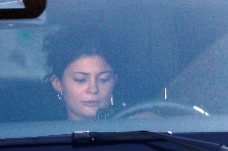 Kylie Jenner paparaci ujeli povsem brez ličil (foto: Profimedia)