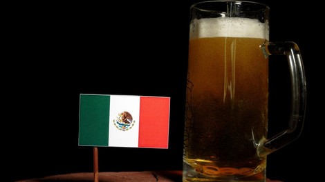 V Mehiki bi alkoholizem 'zdravili' kar s toplim pivom