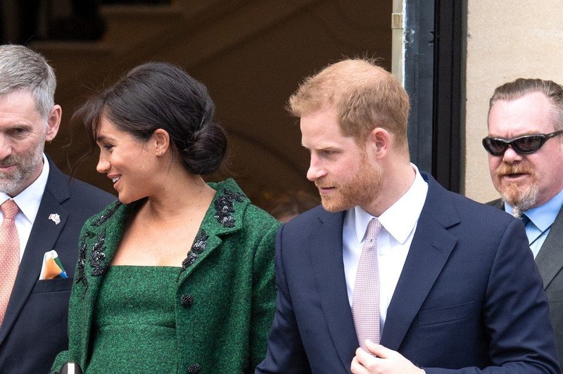 Stave o prvorojenem otroku Meghan in princa Harryja naj bi navrgle pet milijonov funtov (foto: profimedia)