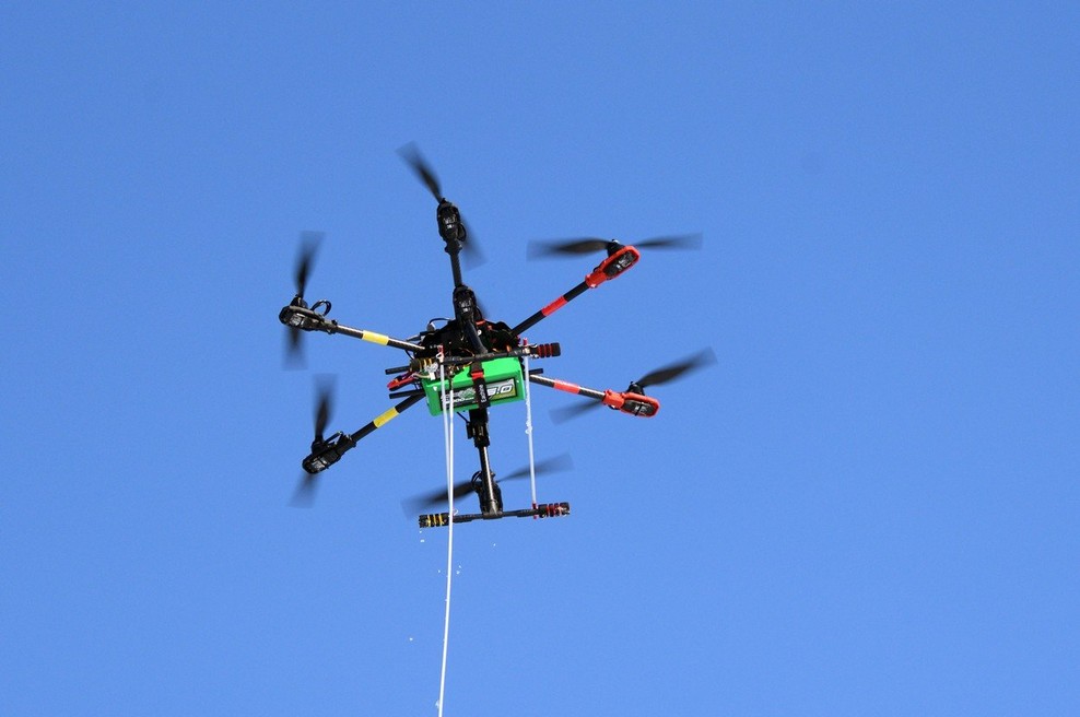 Podjetje Wing za dostavo z droni kot prvo v ZDA pridobilo status letalske družbe (foto: profimedia)