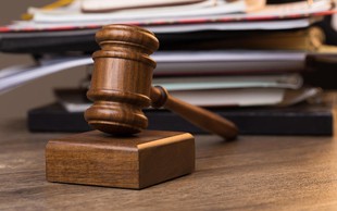 Vrhovno sodišče v primeru spolnega napada na žensko, ki je spala, pritrdilo višjemu sodišču