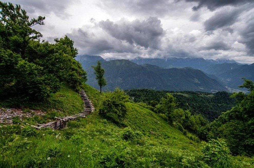Na Kobariškem z jadralnim padalom strmoglavil Madžar (foto: profimedia)