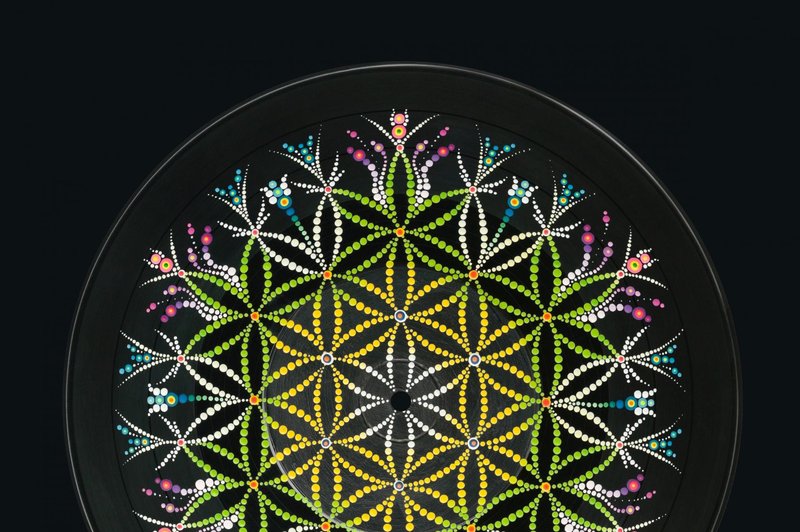 Flower of life hand painted on a vinyl record, Image: 349306219, License: Royalty-free, Restrictions:, Model Release: no, Credit line: Profimedia, Panthermedia (foto: Profimedia)