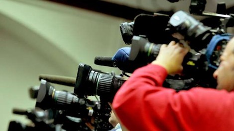 Ob dnevu svobode medijev: Pozivi proti političnim pritiskom in za zaščito novinarstva