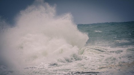 Korzika: Na sprehodu po obali jo je val odnesel v smrt!