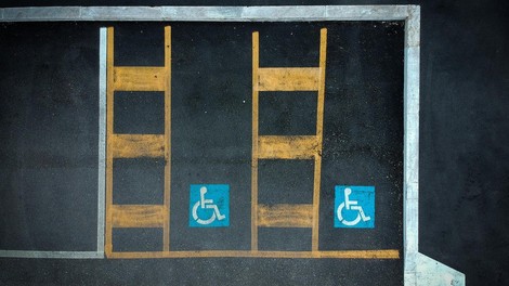 "Parkiraj izgovore drugam, ne na mesta rezervirana za invalide!"