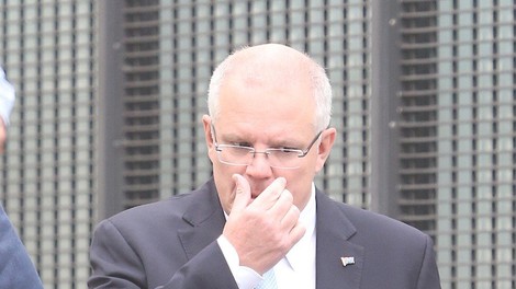 Avstralski premier  Scott Morrison v glavo dobil jajce