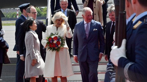 Nemški predsednik z medvedkom za zadnji britanski kraljevi naraščaj
