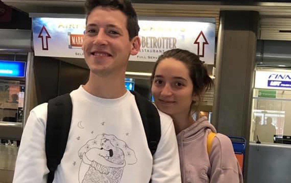 Zala Kralj in Gašper Šantl sta odpotovala v Izrael v petek, 3. maja, z ljubljanskega letališča. (foto: Facebook Rtv Slovenija)