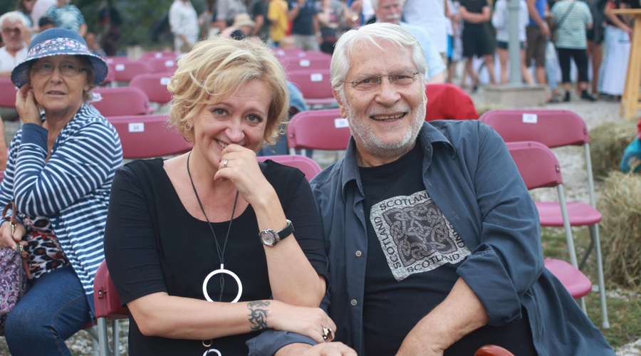 Ksenija daje pomembno plat humorju, česar ji v zakonu z igralcem Borisom Cavazzo zagotovo ne manjka. (foto: Goran Antley)