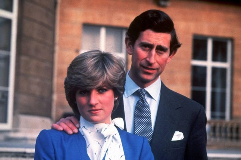 Zaročni prstan, ko sta princ Cahrles in princesa Diana objavila zaroko. (foto: Profimedia Profimedia, Uppa News)