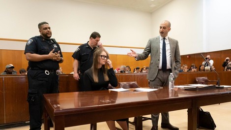 Ženski, ki se je lažno predstavljala za bogato dedinjo, v ZDA visoka zaporna kazen