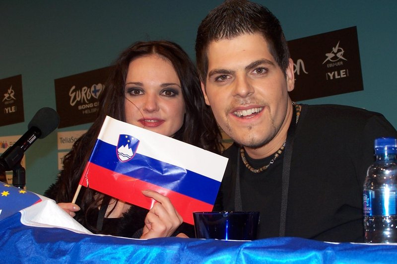 Alenka Gotar (na sliki z avtorjem skladbe Andrejem Babićem), ki nam je prvič pripela finale, in sicer leta 2007 s pesmijo Cvet z juga, ko je zasedla 15. mesto. (foto: Alesh Maatko)