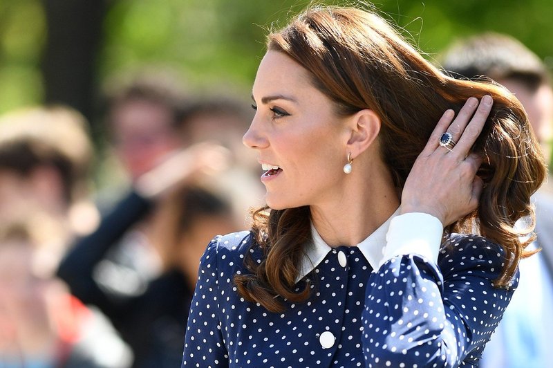 Kate Middleton spet v obleki, ki je zelo priljubljena (foto: Profimedia)