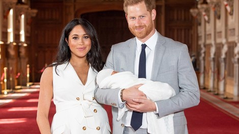 Srečna starša: Princ Harry in vojvodinja Meghan
