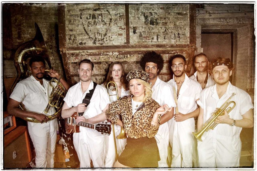 V Kino Šiška prihaja kolektiv umetnikov Brass Against (foto: Promocijski material)