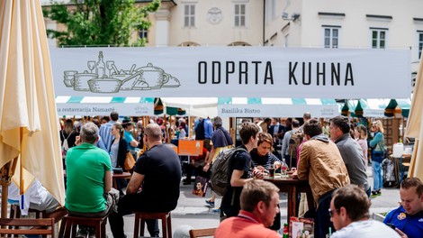 Majska potepanja praznično razpoložene Odprte kuhne