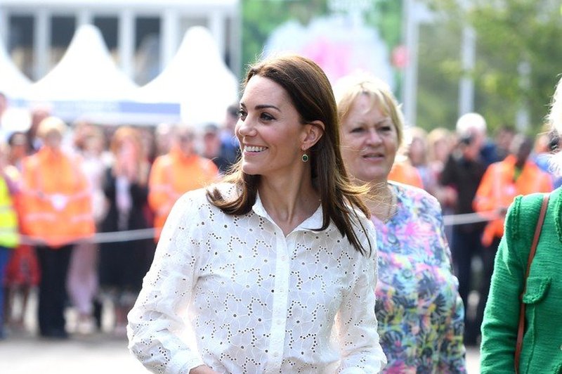Kate Middleton elegantna tudi v supergah! (foto: Profimedia)