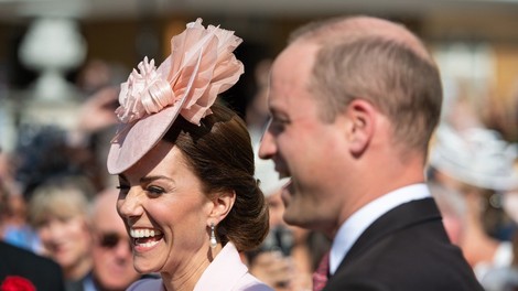 Kate Middleton se je princesi Diani poklonila na poseben način: z rožnatim klobukom