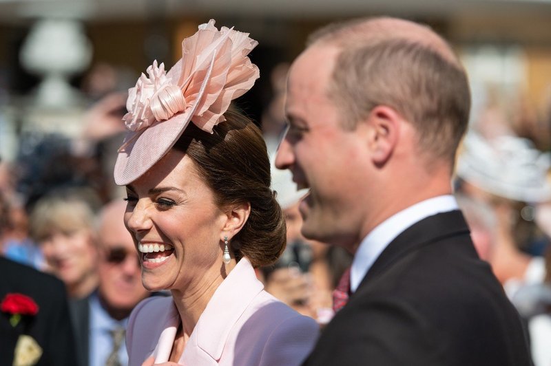 Kate Middleton se je princesi Diani poklonila na poseben način: z rožnatim klobukom (foto: Profimedia)