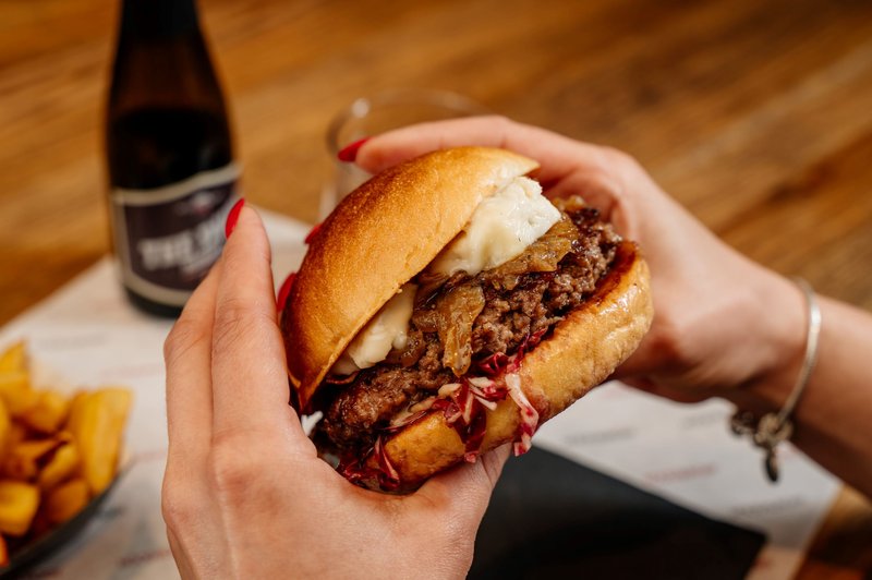 Lady Marmalade, prefinjen burger z dobrim namenom (foto: Hood Burger Press)