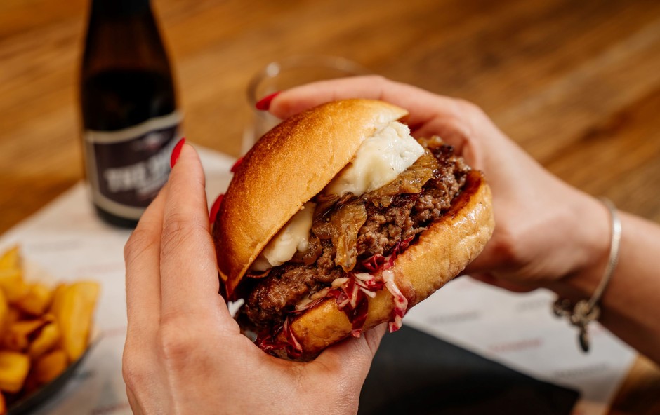 Lady Marmalade, prefinjen burger z dobrim namenom (foto: Hood Burger Press)
