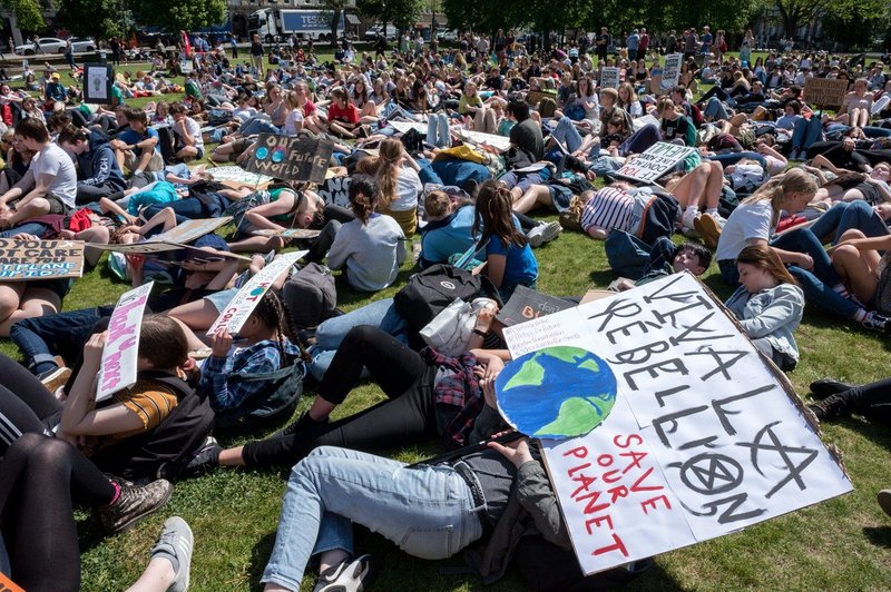 Mladi po vsem svetu na podnebne proteste (foto: profimedia)