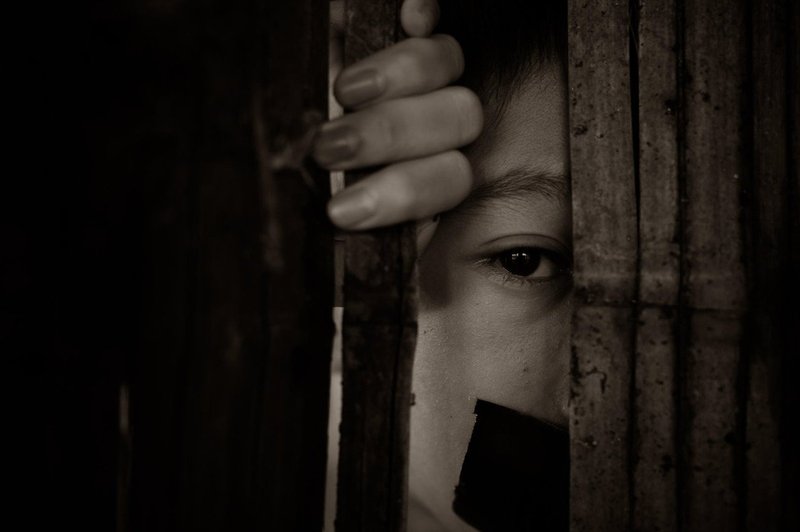 Zakaj večina otrok ne pove, da so bili žrtve spolnega nasilja? (foto: profimedia)