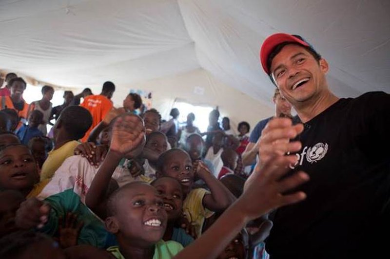 Orlando Bloom obiskal otroke, ki jih je prizadel ciklon Idai v Mozambiku (foto: UNICEF/Prinsloo)