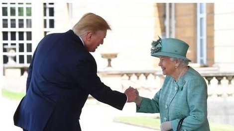 Britanska kraljica Trumpa sprejela v Buckinghamski palači