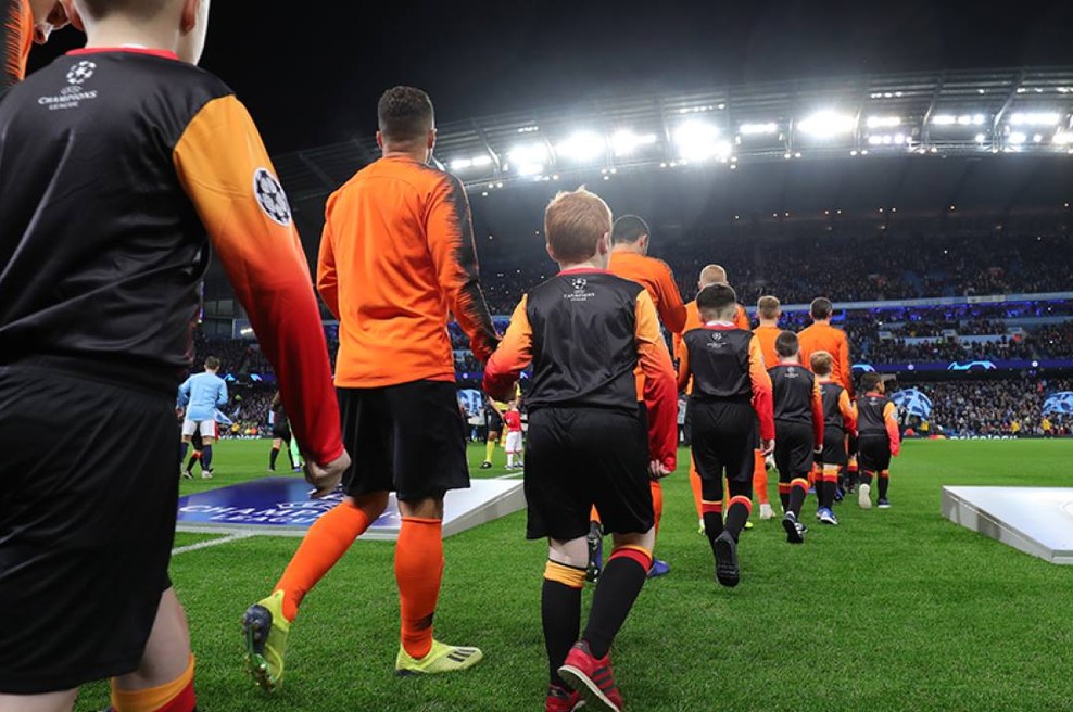 Slovenski otrok na finalni tekmi UEFA Champions League v Madridu (foto: @MastercardSlovenia)