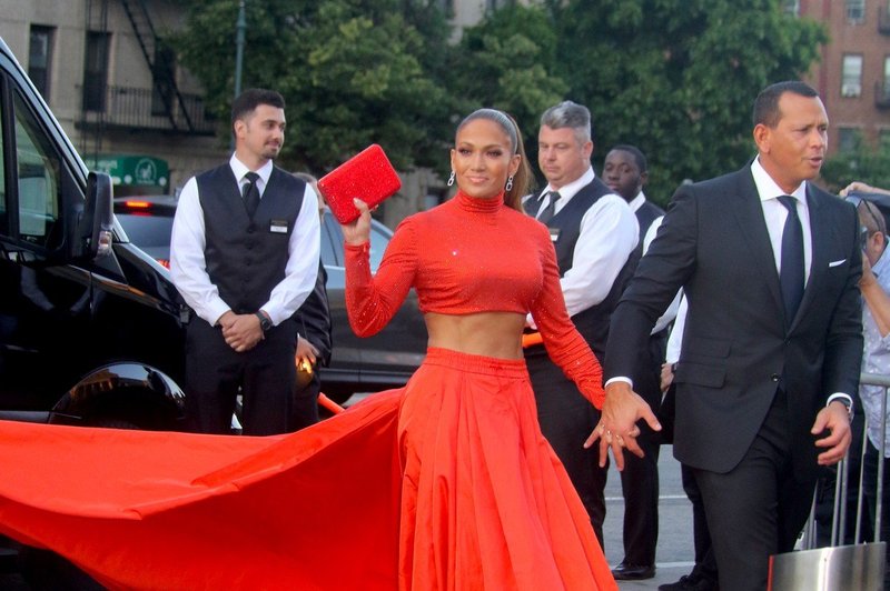 Jennifer Lopez osupnila s svojo natrenirano postavo: Vse oči so bile uprte v njen trebušček! (foto: Profimedia)