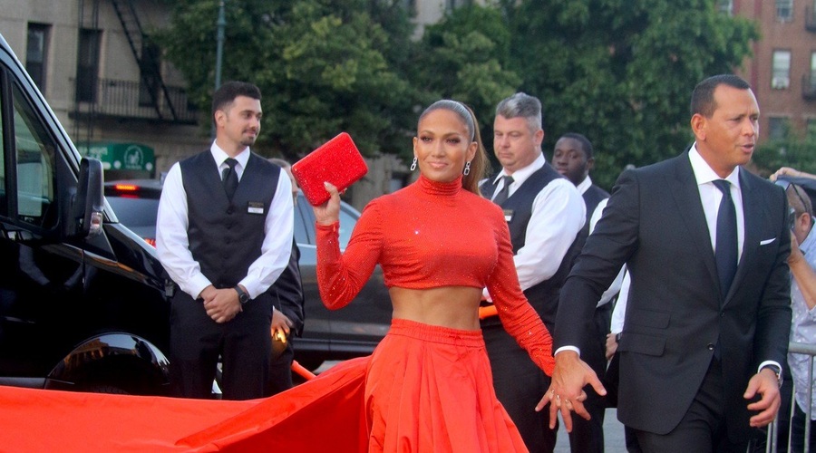 Jennifer Lopez osupnila s svojo natrenirano postavo: Vse oči so bile uprte v njen trebušček! (foto: Profimedia)