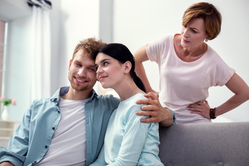 Lojalnost staršem: Na prvem mestu mama, šele nato žena (foto: Shutterstock)