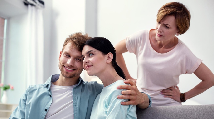 Lojalnost staršem: Na prvem mestu mama, šele nato žena (foto: Shutterstock)