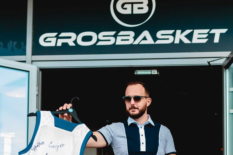 Novi dresi slovenske košarkarske reprezentance navdušili tudi znane Slovence (foto: Promocijski material)