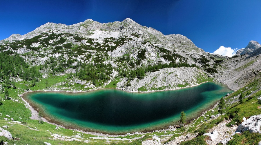 Vse več tujcev v dobro obiskanih slovenskih planinskih kočah (foto: Triglav Press)