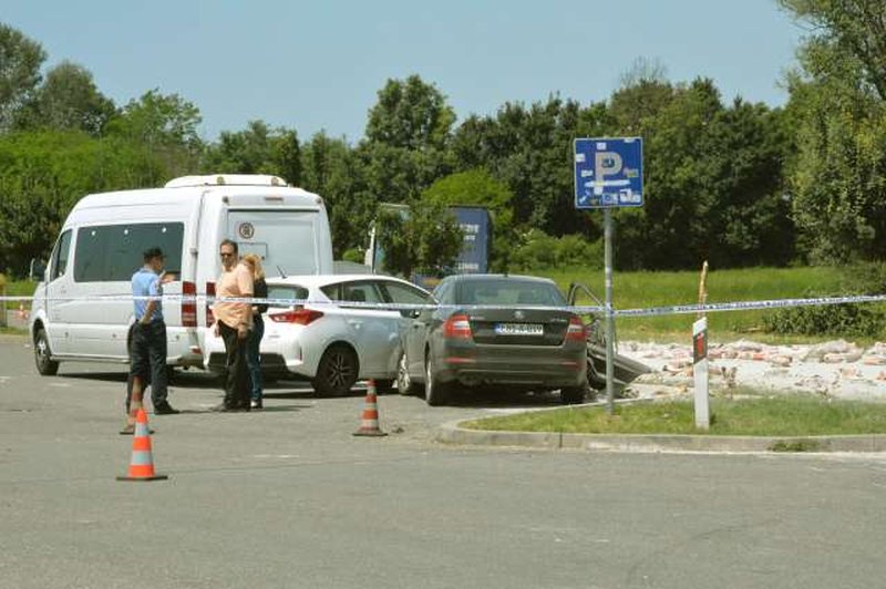 Groza na hrvaški avtocesti: Tovornjak zapeljal v gručo ljudi, umrli sta dve šolarki (foto: Hina/STA)