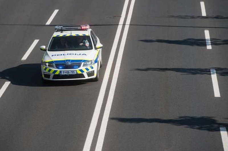 Policisti v okviru akcije Hitrost na pomurski avtocesti izmerili hitrost 203 kilometre na uro (foto: Bor Slana/STA)