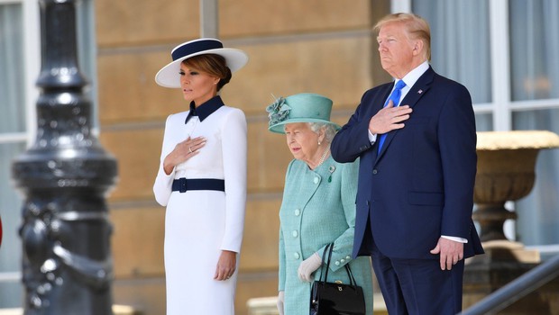 Na dan prišlo, kaj je Melania Trump podarila kraljici Elizabeti (foto: Profimedia)