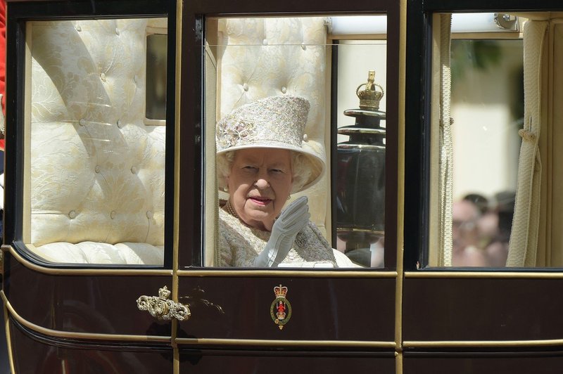 Na 93. rojstni dan kraljice Elizabete se je prvič po porodu v javnosti pojavila Meghan Markel (foto: profimedia)