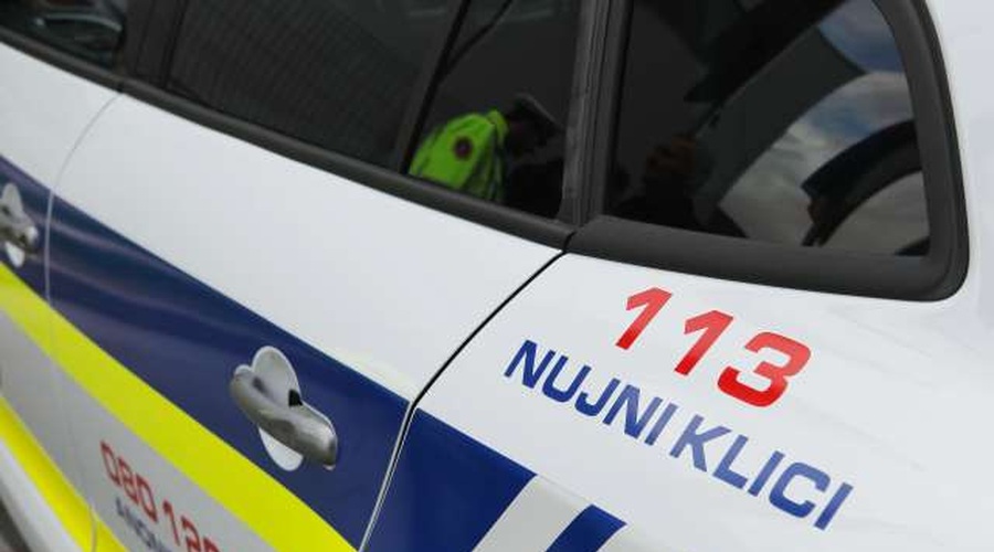 Silvestrska noč za policiste ni bila po Sloveniji nič kaj praznična (foto: STA)